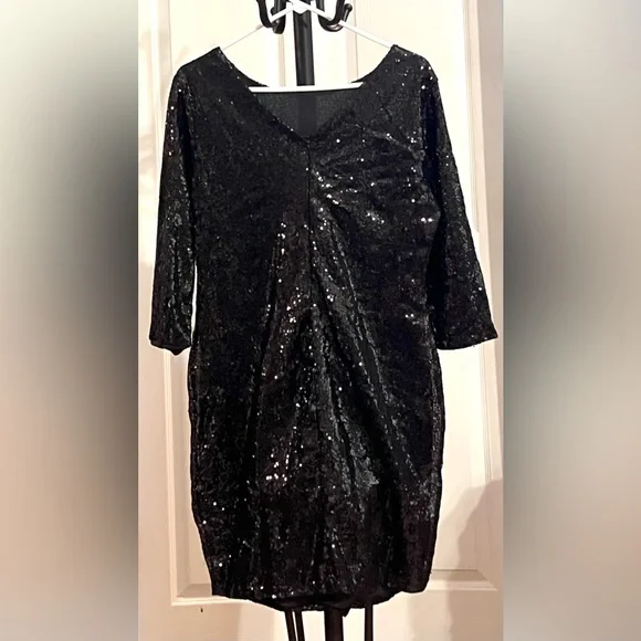 ✨ All That Glitters – Black Sequin Bodycon Dress (XL) ✨ - Picture 3 of 6